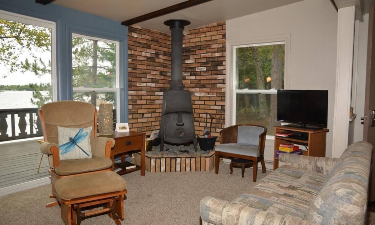 Superior House | TeeGeeLee Lakefront Cabin on Amnicon, available May