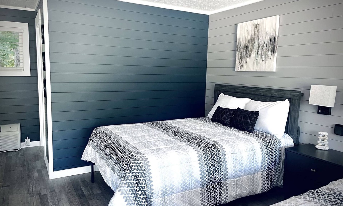 Roscommon Apartment | TeePee Room 10-Newly Renovated