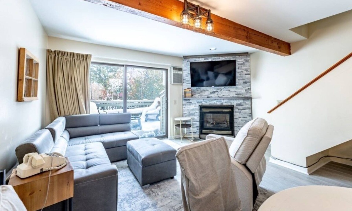 Jeffersonville Condo | Telemark 5 4 Bedroom Condo by RedAwning