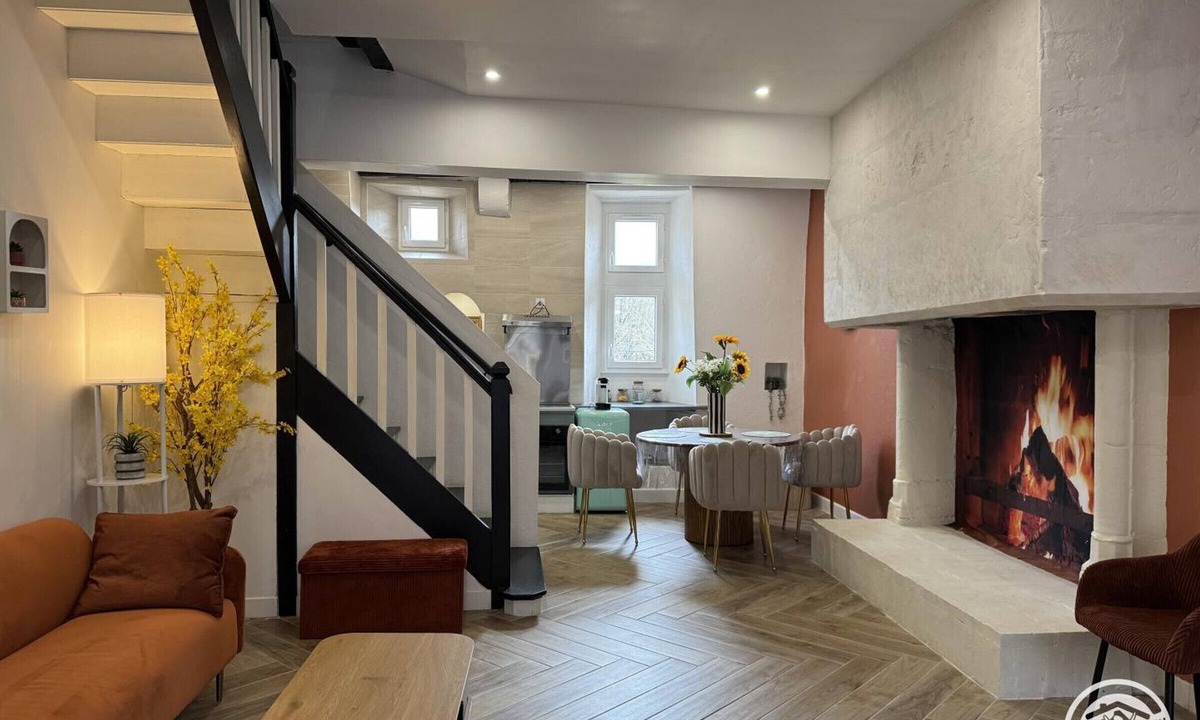 Chancelade Cottage | Templar Historic Cottage, Modern Comfort, Périgueux