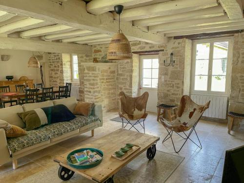 Quincerot House | Templar House With Pool Near Chablis