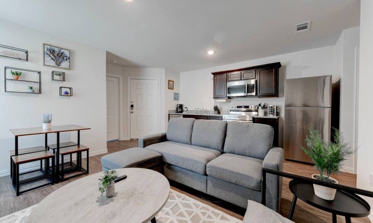 Temple Apartment | Temple Elegant Urban Nest