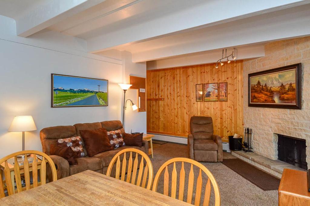 Frisco House | Ten Mile Island 302A