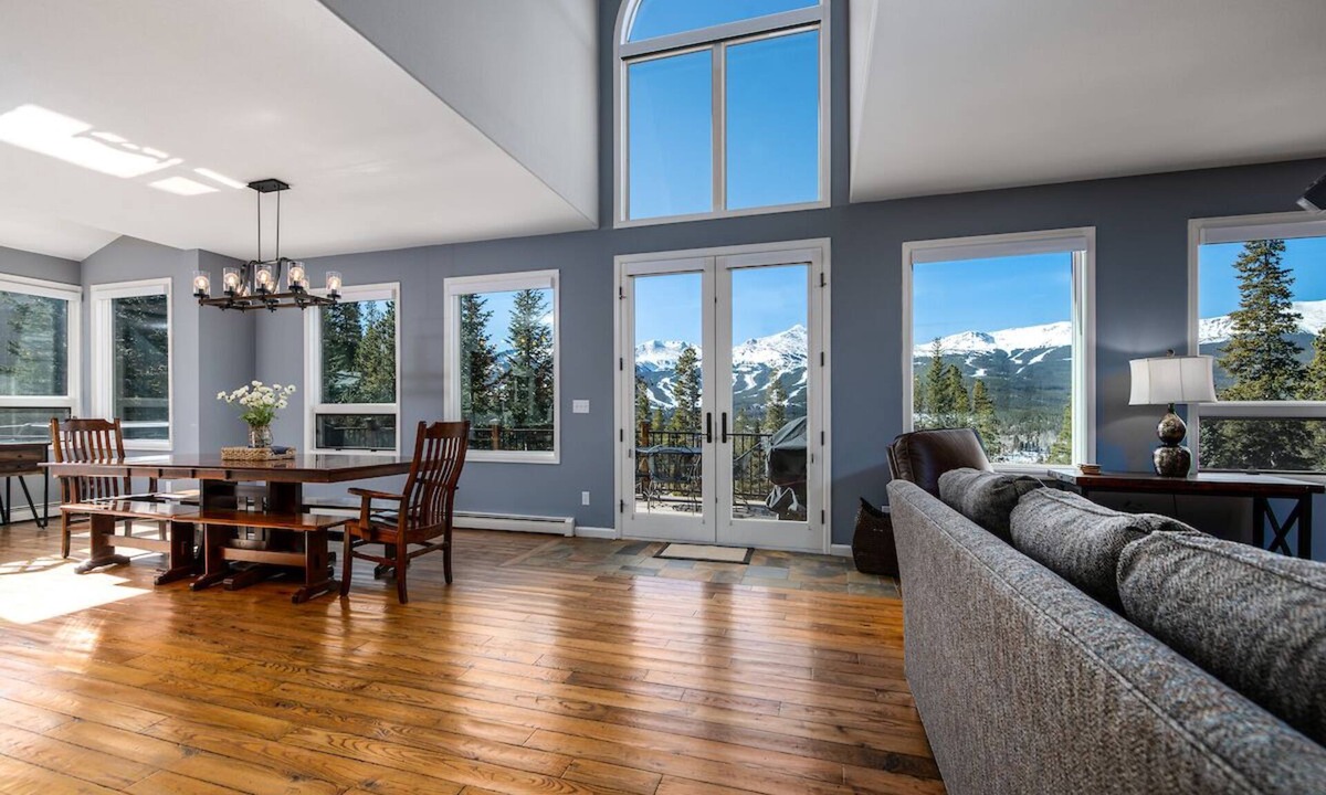 Forest Hills House | Ten Peaks Lookout Home: Incredible Views, Hot Tub