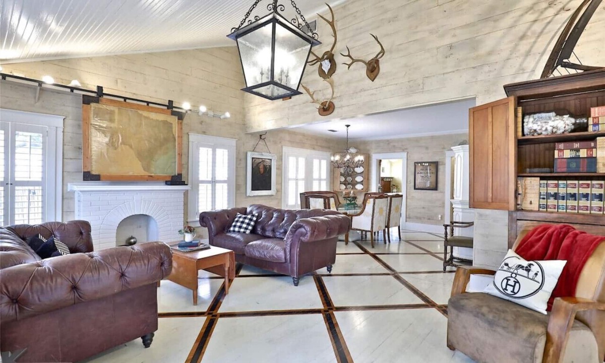 Sayles Blvd. Area House | Ten33 | Luxurious retreat in historic Abilene