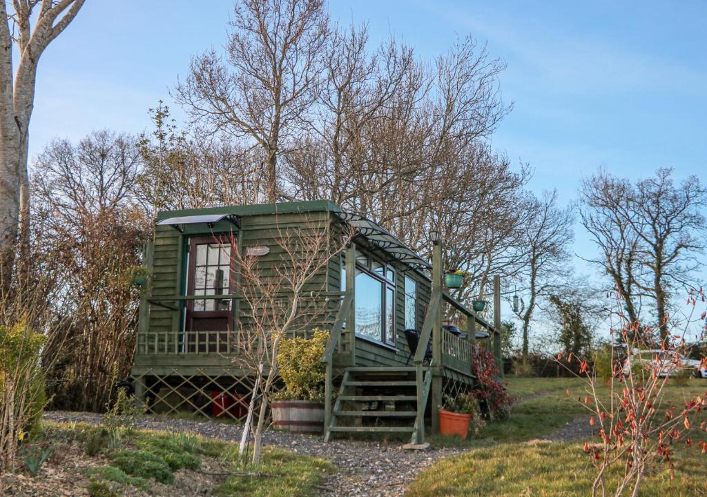 Hadlow Down House | Tench Hut