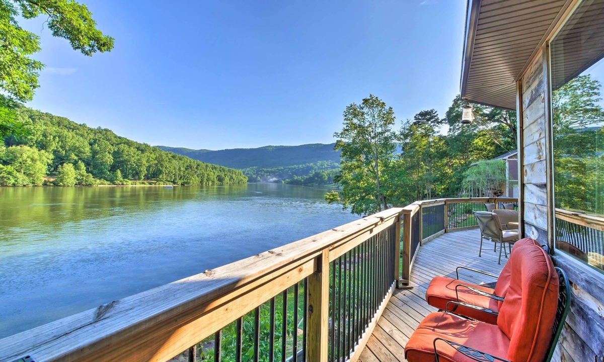 Chattanooga Cottage | Tenn River Cabin w/Hot Tub - 10 Mi to Chattanooga