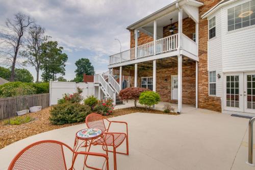 Lexington House | Tennessee Vacation Rental w/Balcony!
