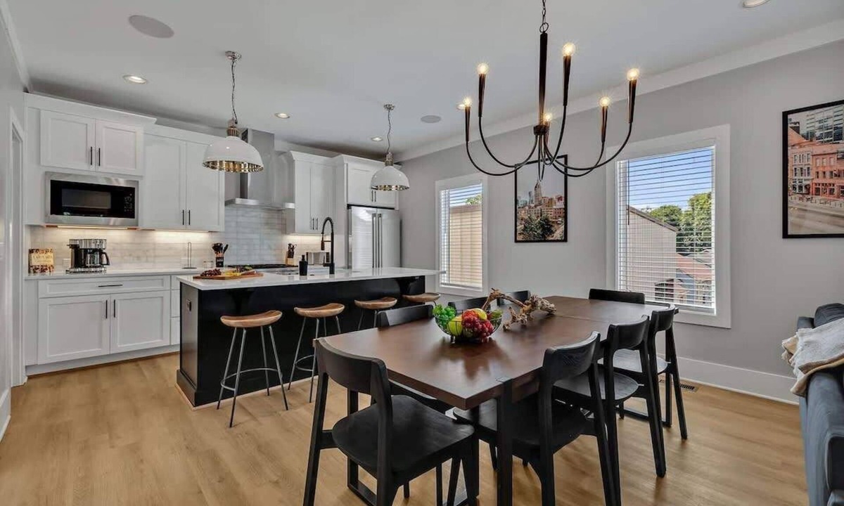 Berry Hill House | Tenor - Private Rooftop - Mins to Broadway & 12 S