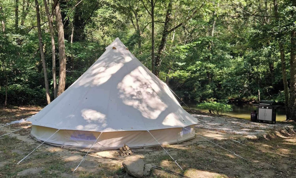 Lacrouzette RV Rental | Tente Lodge Tout Confort à Quelques Mètre de la Rivière et Sanitaire Privatif !