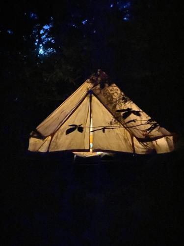 Dompnac Other | Tente tipi en forêt de châtaigniers