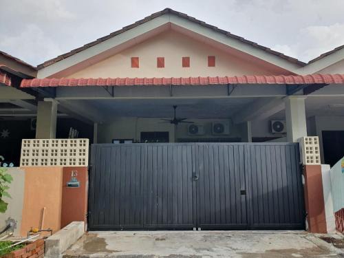 Batu Gajah House | Teratak Ayuni with Private pool