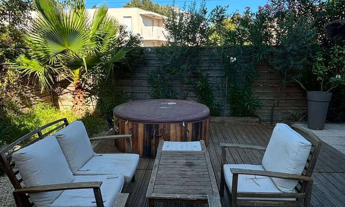 Croix-d'Argent Apartment | Terrace apartment with pool
