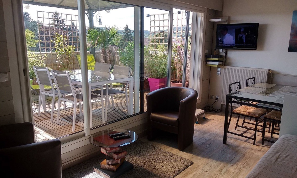 Beaune Apartment | Terrace Center