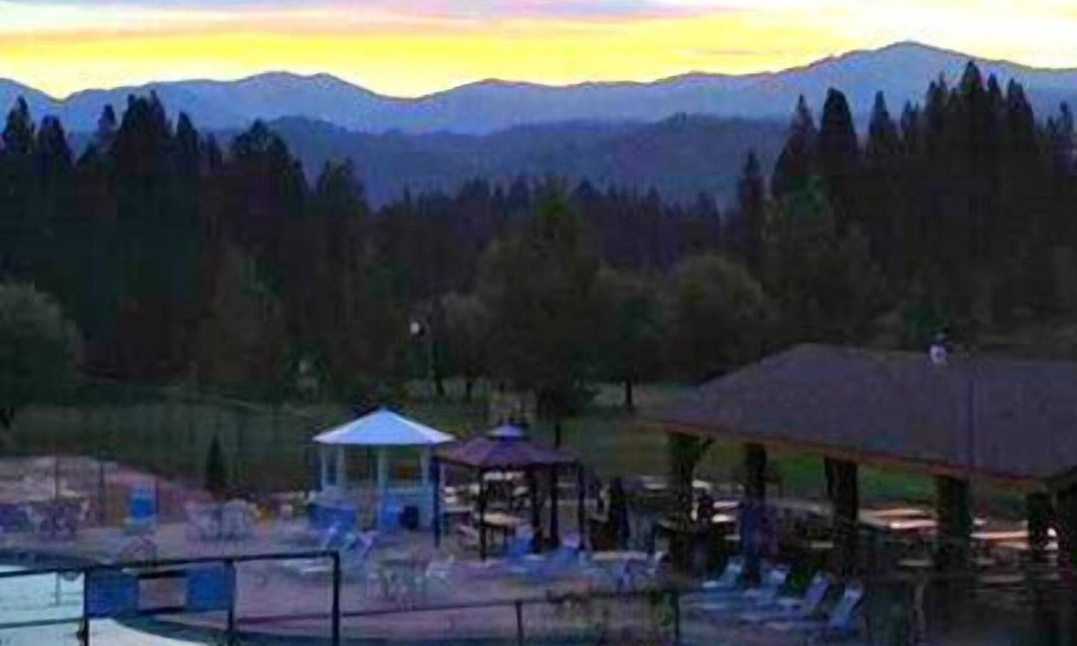 Garden Valley Hotel | Terrace Lakes Resort