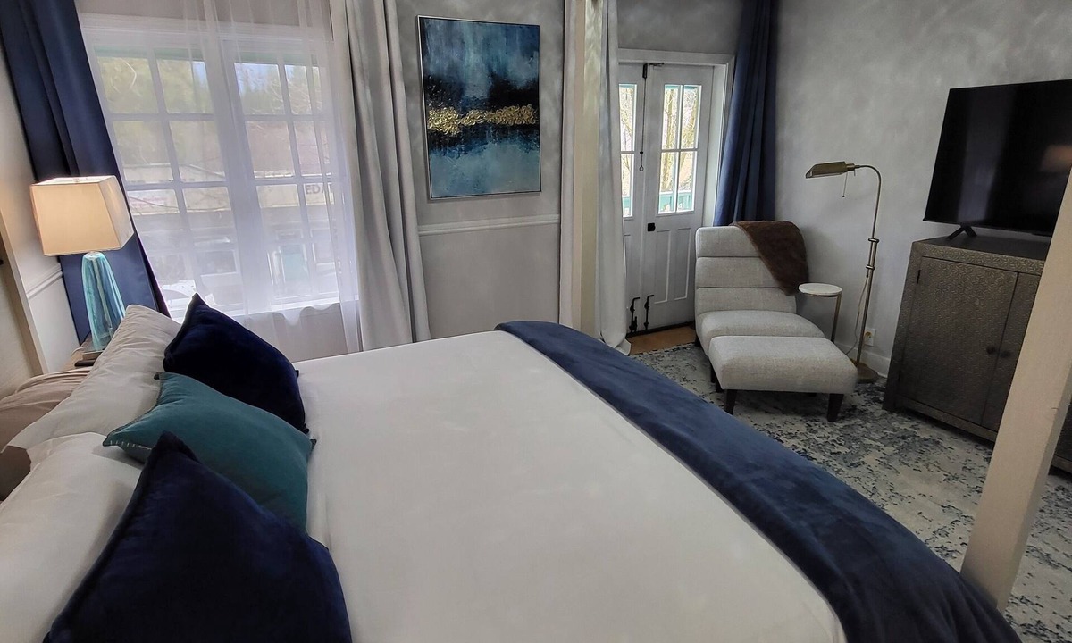 Murphys Apartment | Terrace On Main Street