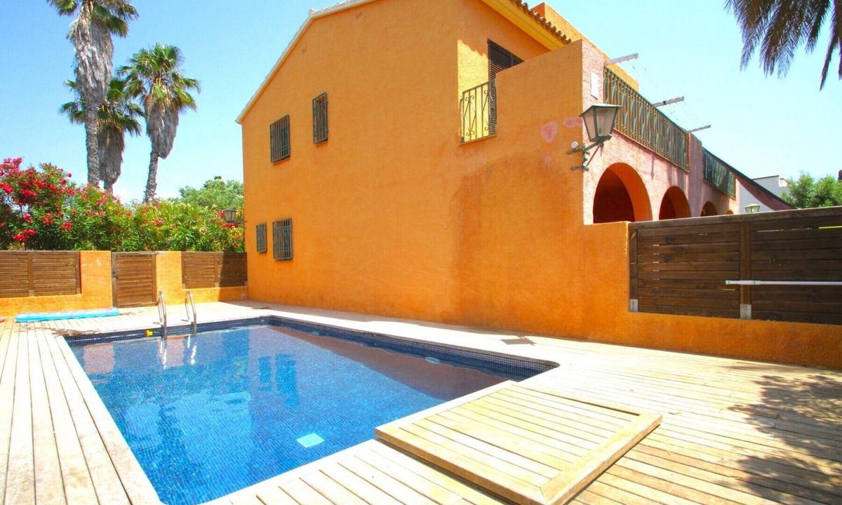 Mont-roig Bahia House | TERRACOTA adosado con jardín privado y piscina com