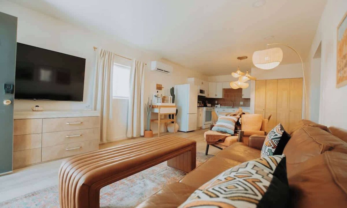 South Broadway Apartment | "Terracotta Suite" @ ArnoTriplex! Pet Friendly!