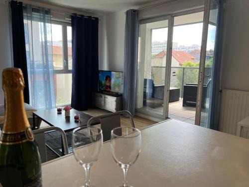 Malakoff Apartment | Terrasse plein ciel, Parking privé, Métro ligne 13 à pied