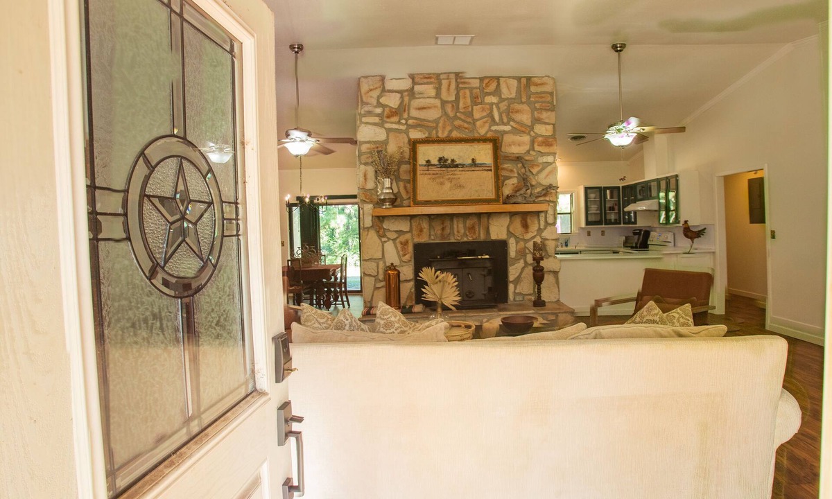 Palestine House | TerraVida - Superb 4-bedroom house with gorgeous grounds in Montalba, TX