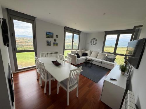 Abena Apartment | Terraza al Pirineo 3 Rooms