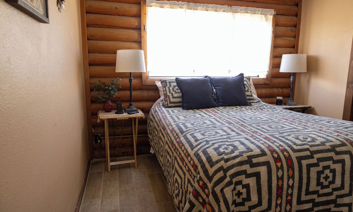 Glendo Cabin | Terrific 1-bedroom cabin in Glendo, perfect for a relaxing rustic ranch getaway.
