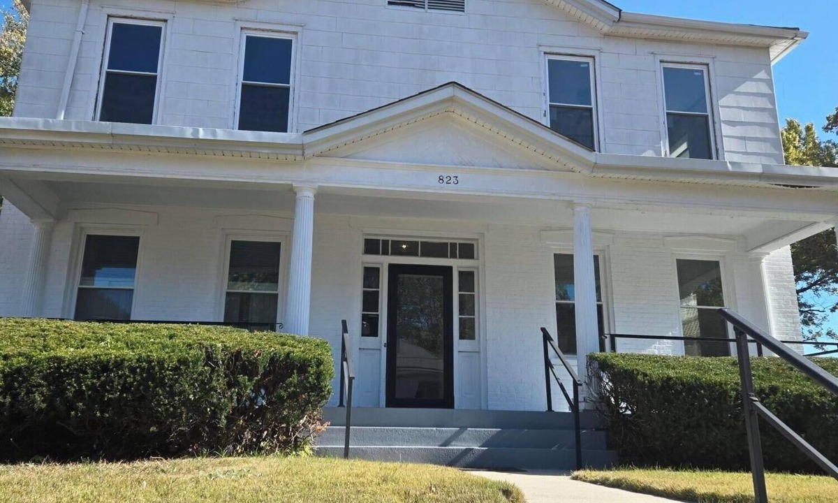 Alton House | Terrific 2-bedroom townhome in charming Alton