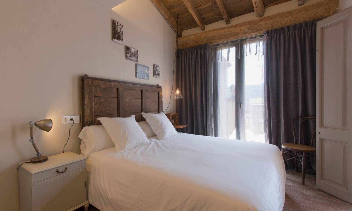 Olot Apartment | Terrissaire terrace and access to indoor swimming
