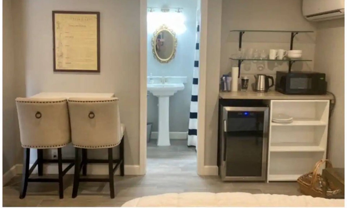 Tulsa Apartment | Terwilleger Heights Garden apartment with saltwater pool