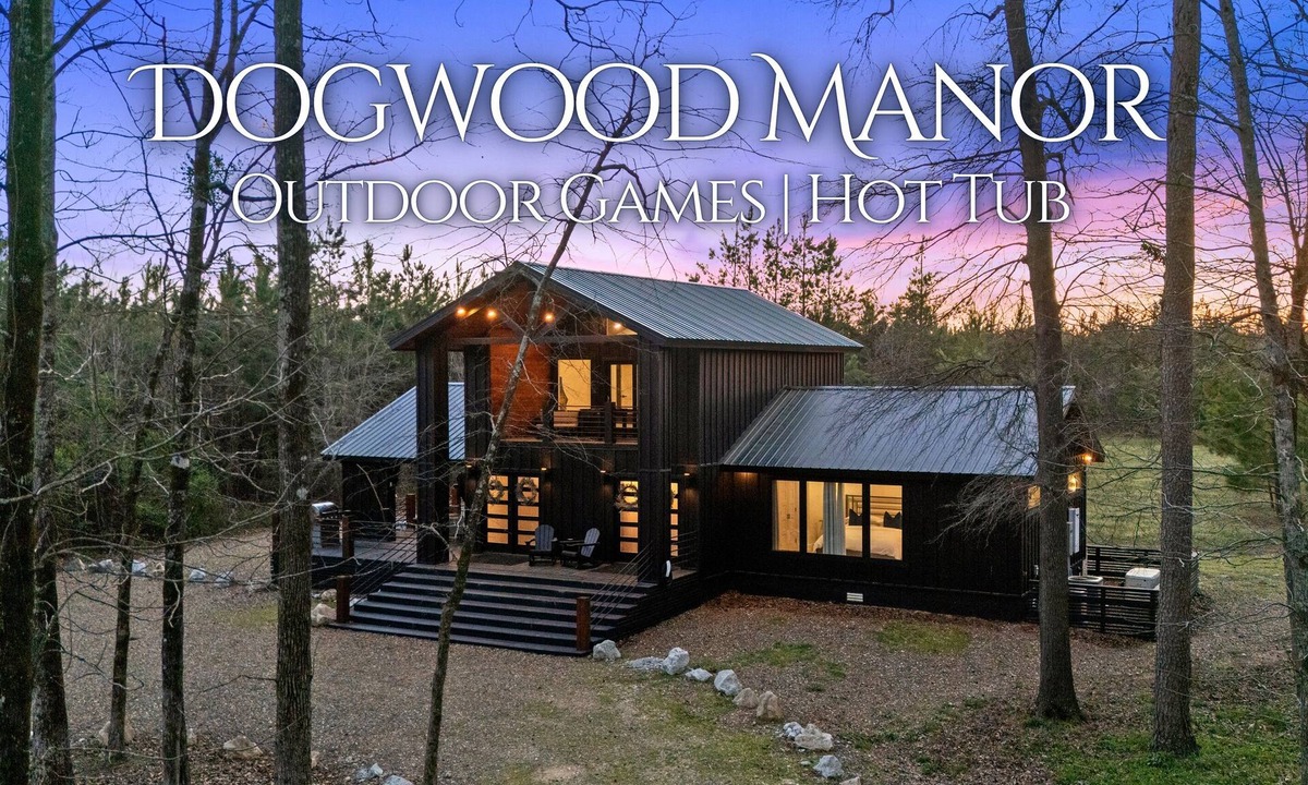Broken Bow Cabin | Tetherball | Fire Pit | Hot Tub | Arcade Machine