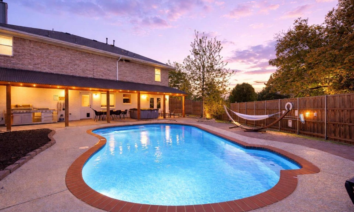 Rowlett House | Texan 5/3 Oasis - Hot tub, Pool, Cinema Room