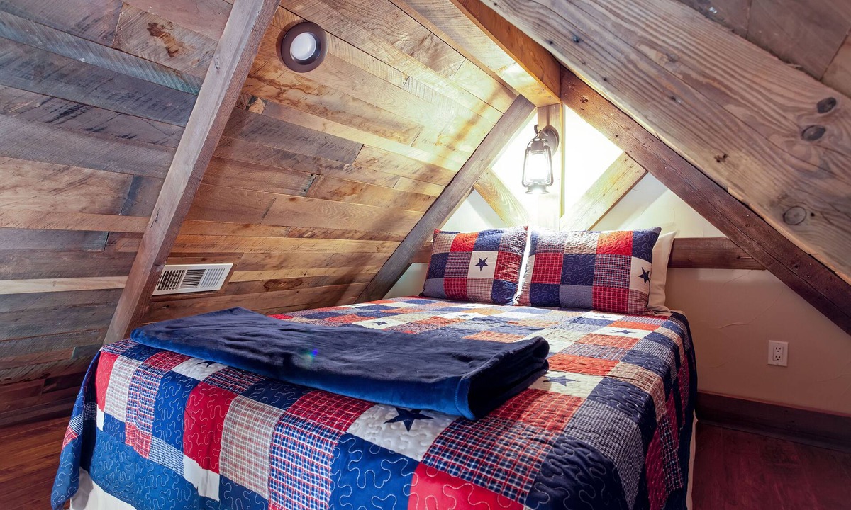 Royse City Cabin | Texan Cabin - Hill Country Inspired Cabin