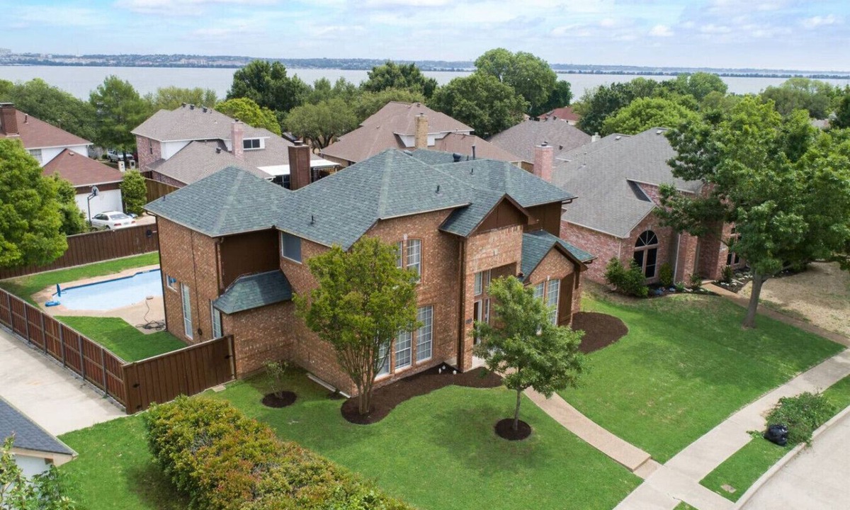 Rowlett House | Texan House 4 Bed 3 Bath Hot Tub, EV charger