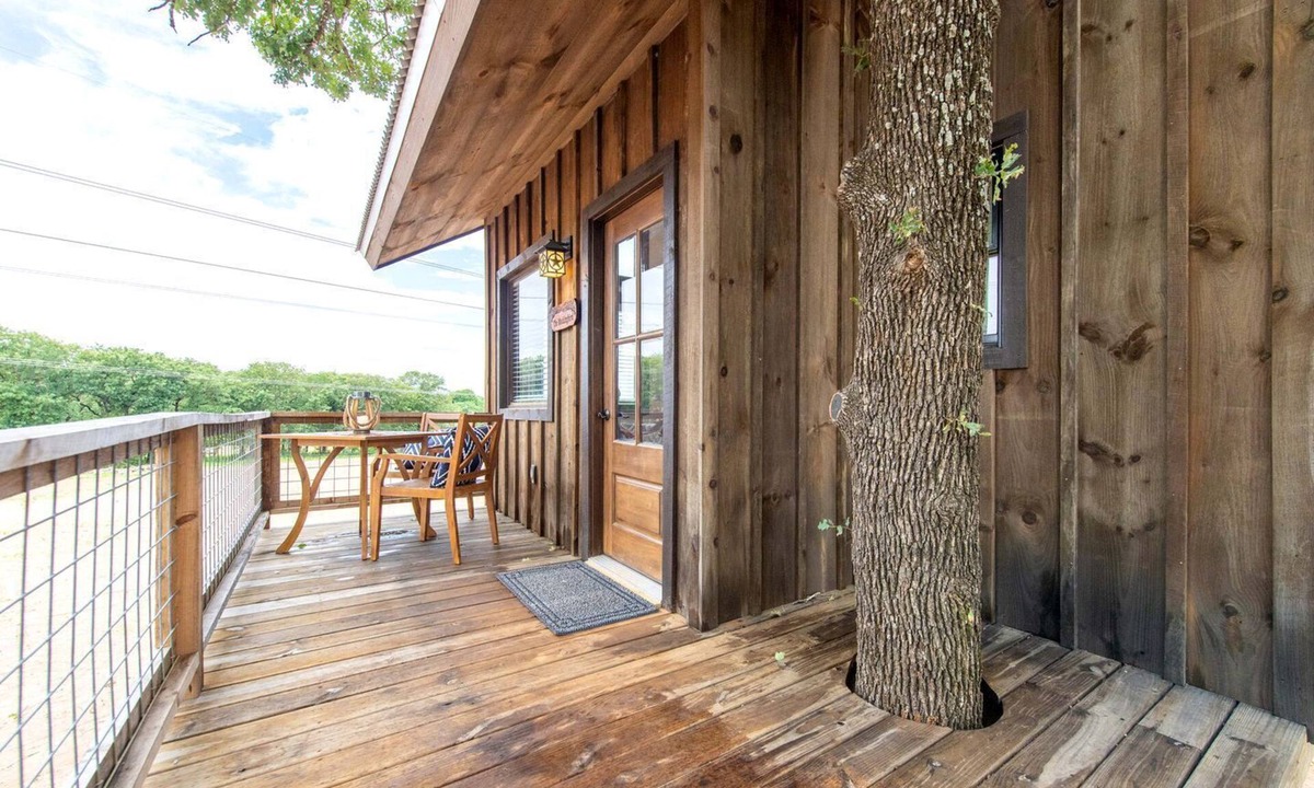 Elm Mott Cabin | Texan Tree House for an Outdoor Adventure near Magnolia
