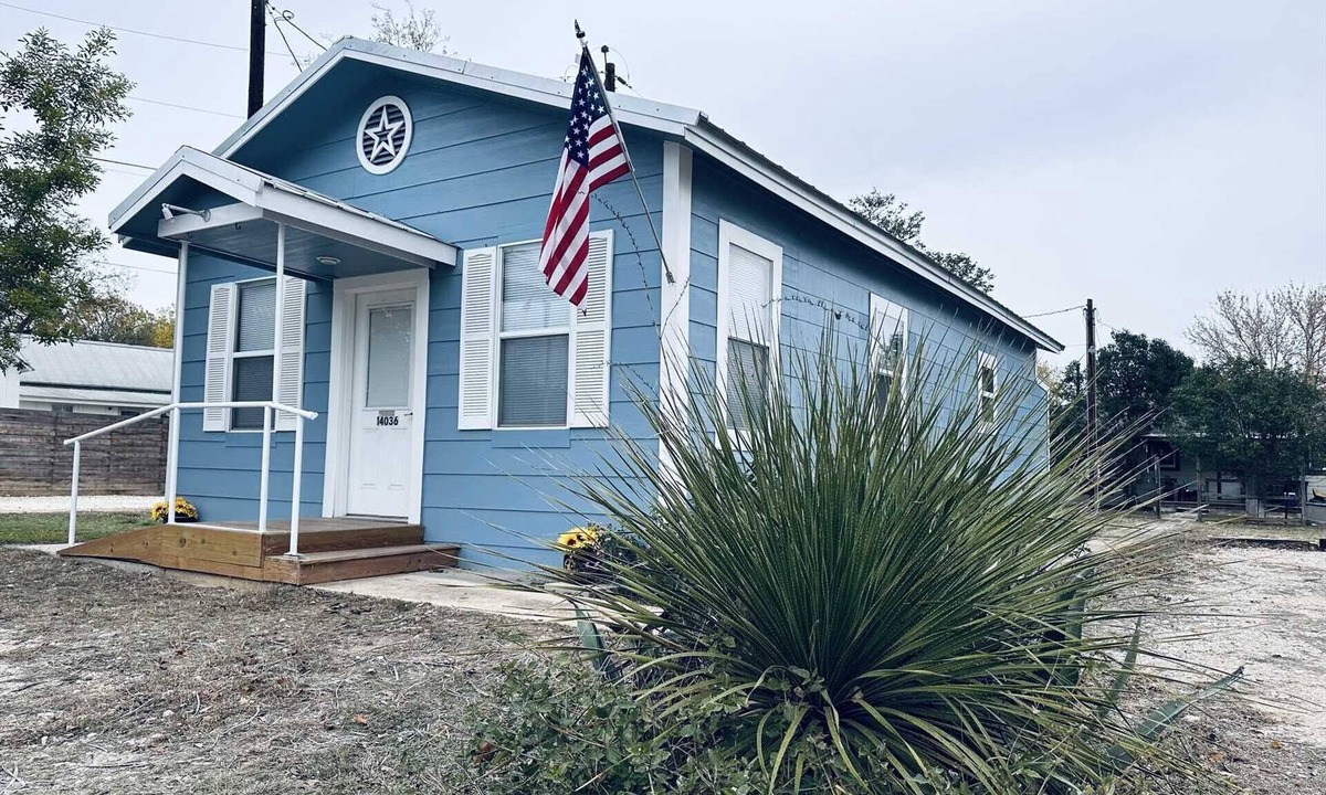 Medina Cabin | Texas Blue Apple Cottage