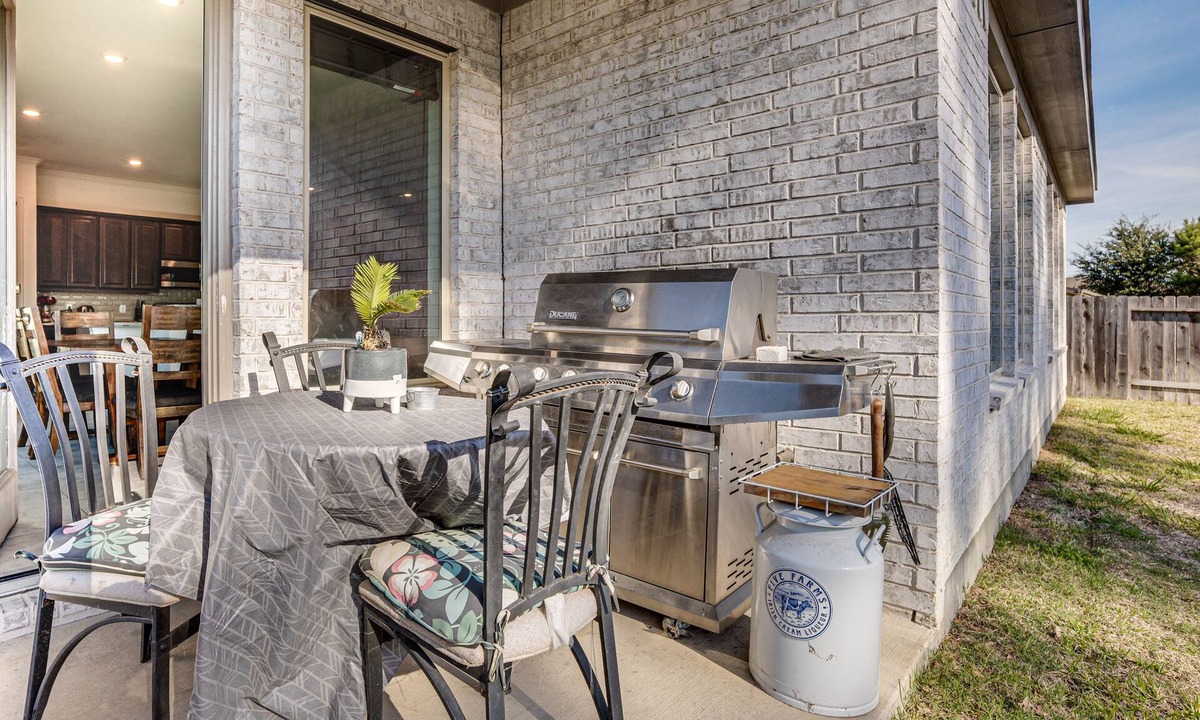 Porter House | Texas Gem: Home Office & Patio, Near Lake Houston