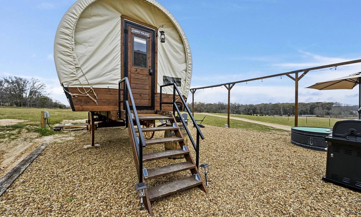 Murchison House | Texas Glamping near Murchison: Charming Wagon Rental Perfect for a Romantic Getaway