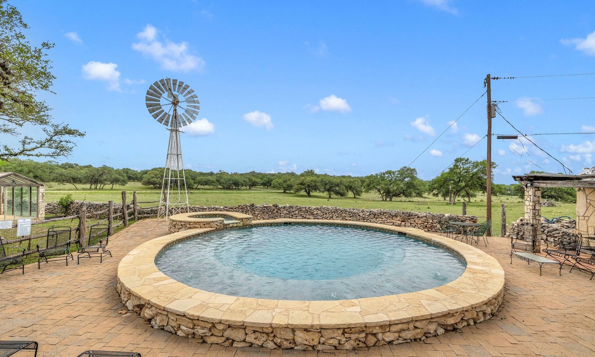 Boerne House | Texas Hill Country Escape — 250 Acres, Pickleball & Free Hayride w/4-Nt Rental!