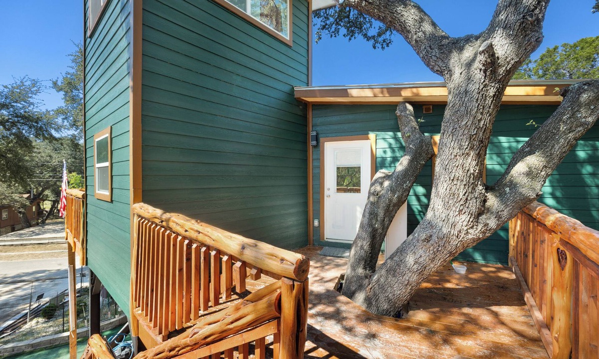 Lakehills House | Texas Hill Country Treehouse with Deck & Scenic Views