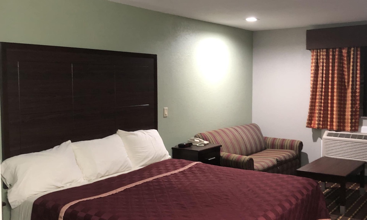 Lufkin Hotel | Texas Inn & Suites