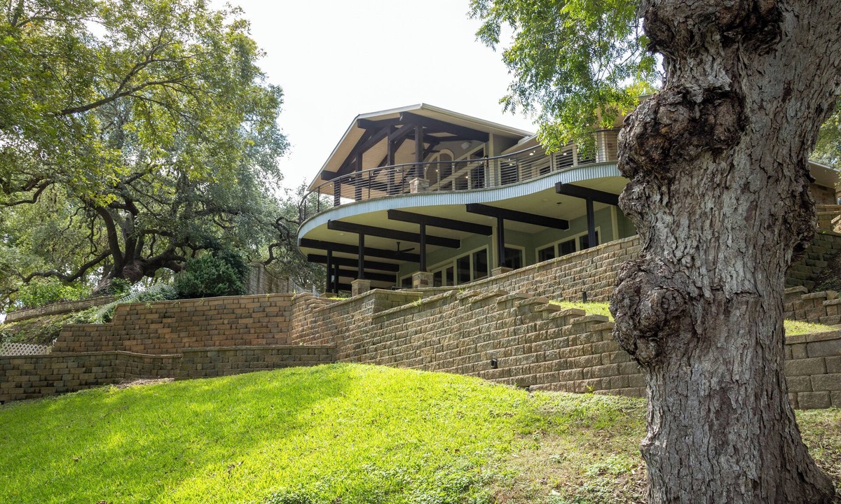 Seguin House | Texas Lifestyle Lakehouse - Tranquil Texas lakefront escape