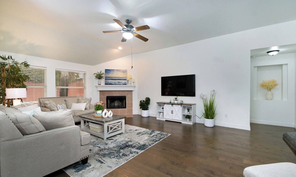 Wetmore House | Texas Luxury Home II - 4 Bedrooms one story House