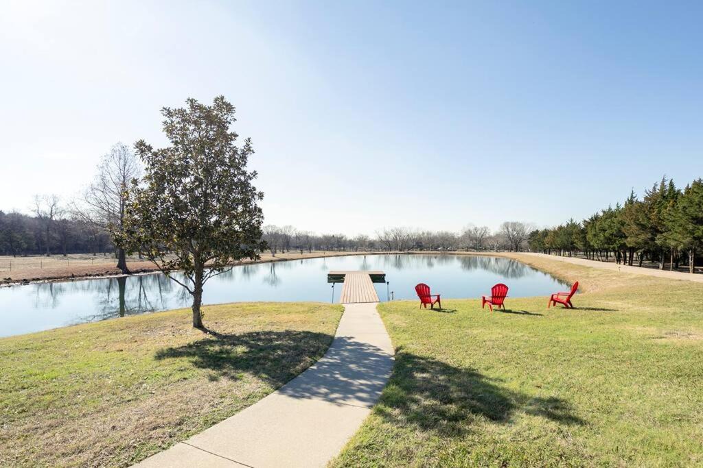 Dallas House | Texas Ranch House with 5 Bedroom and Fish Pond