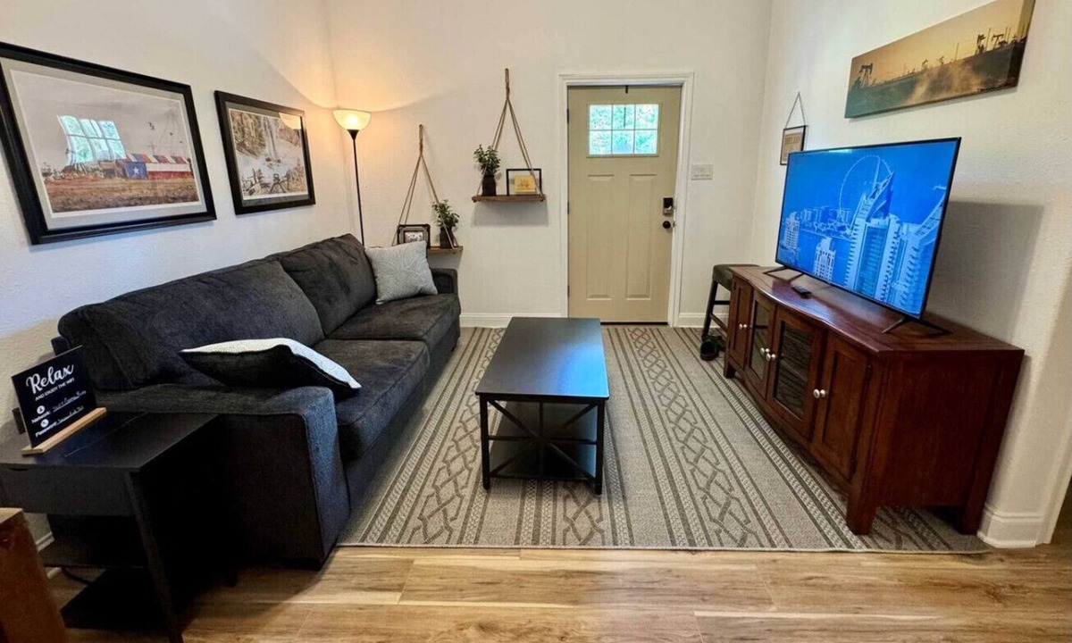Nederland House | Texas Spindletop 3BR 2BA Home