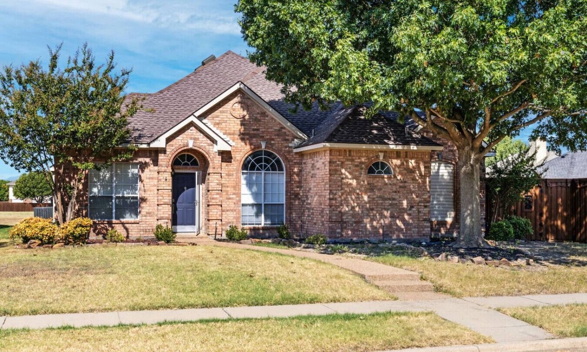Allen House | Texas Themed Retreat 4BR Pool Table Arcades