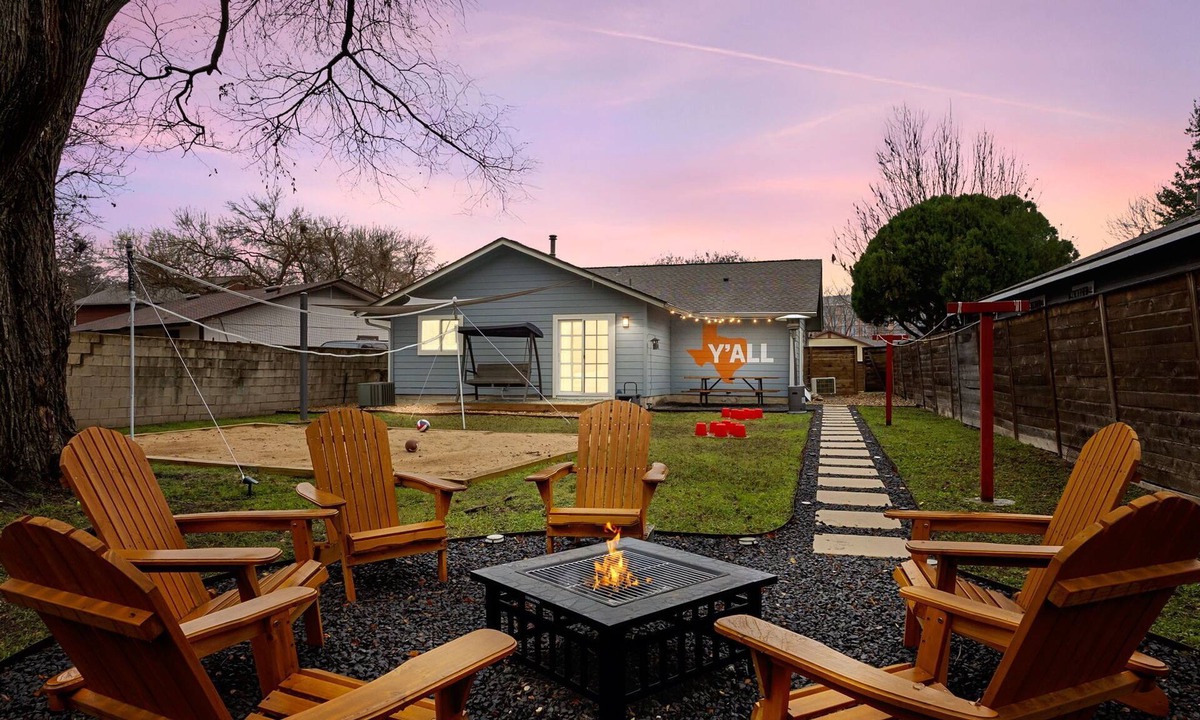 East MLK House | Texas Vibes, Cozy Yard Near Top Eats