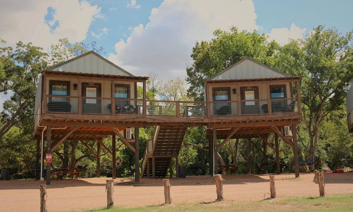 Sutherland Springs RV Rental | Texas Waterside Escape: Glamping Holiday in a Tented Cabin with Shared Comforts