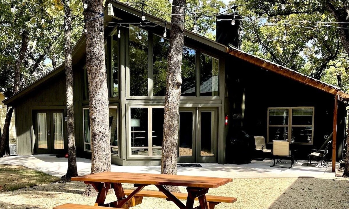 Pottsboro House | Texoma Tango Cabin by Lake and Beach