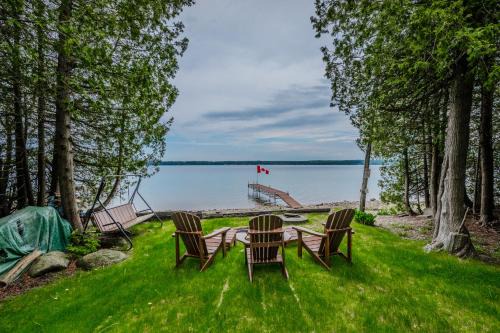 Colpoys Bay Ski Chalet | TGIF - Serene Waterfront Retreat