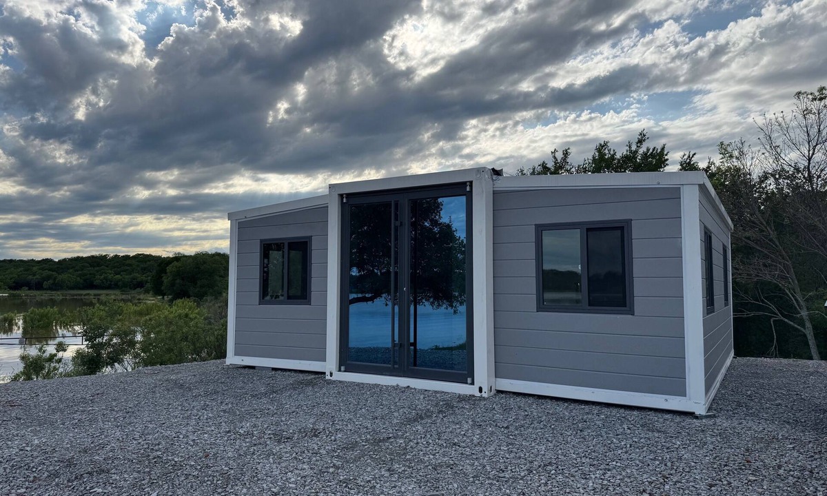 Bridgeport Cabin | TH2-Enjoy the serenity of the lake in the comfort of this 2 bedroom tiny home.